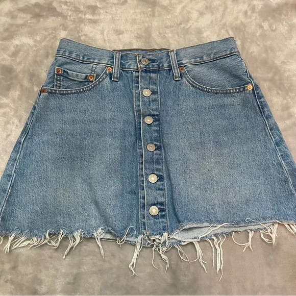 Levi's Light Wash Notch A-line Button Front Denim Mini Skirt 28775 - Picture 2 of 9
